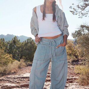 Free People We the Free Silverton pull-on barrel jeans - EUC - Size SM - SOLDOUT